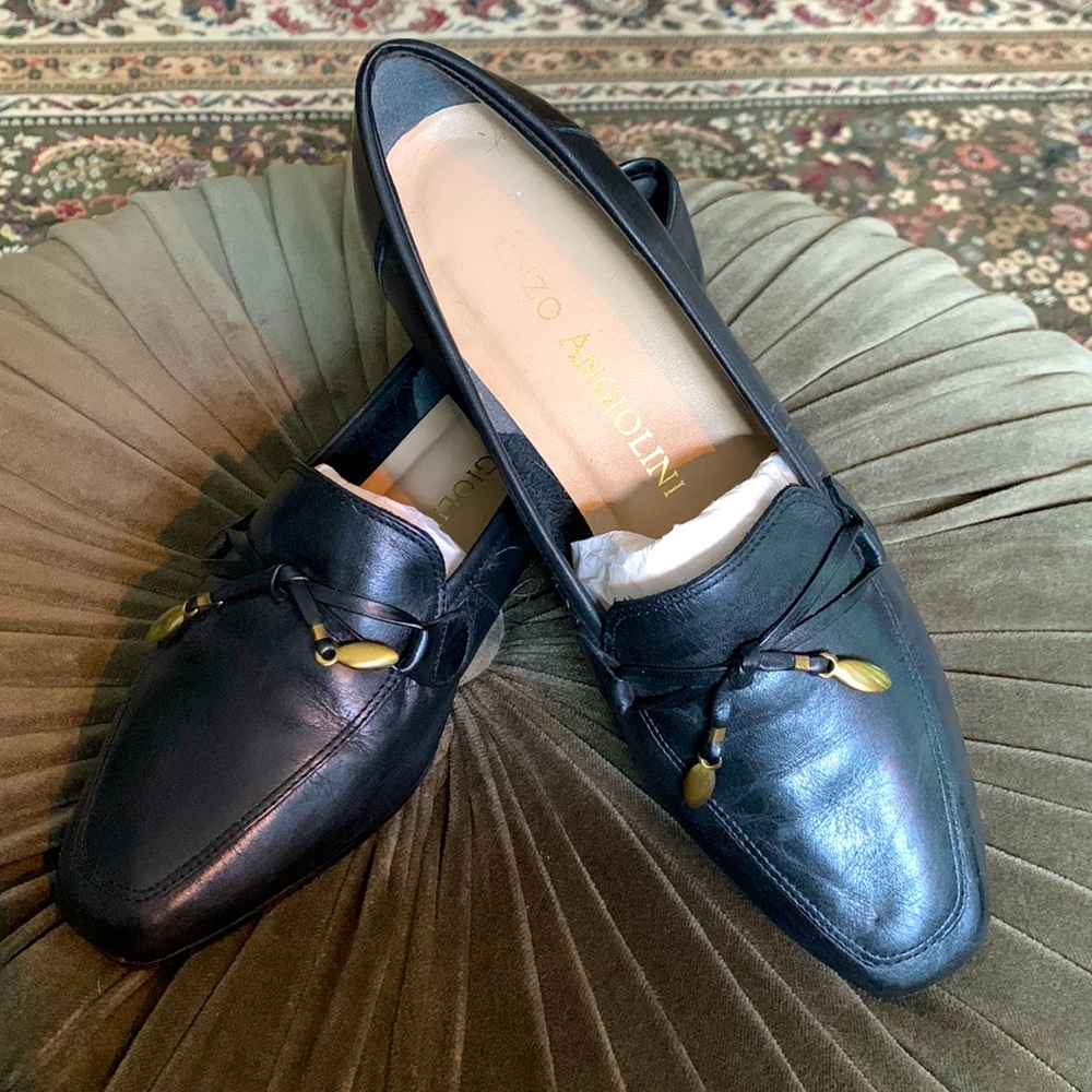 Enzo Angiolini  Black Leather “Linear” Tie Bow Flats Gold Accent Size 7.5